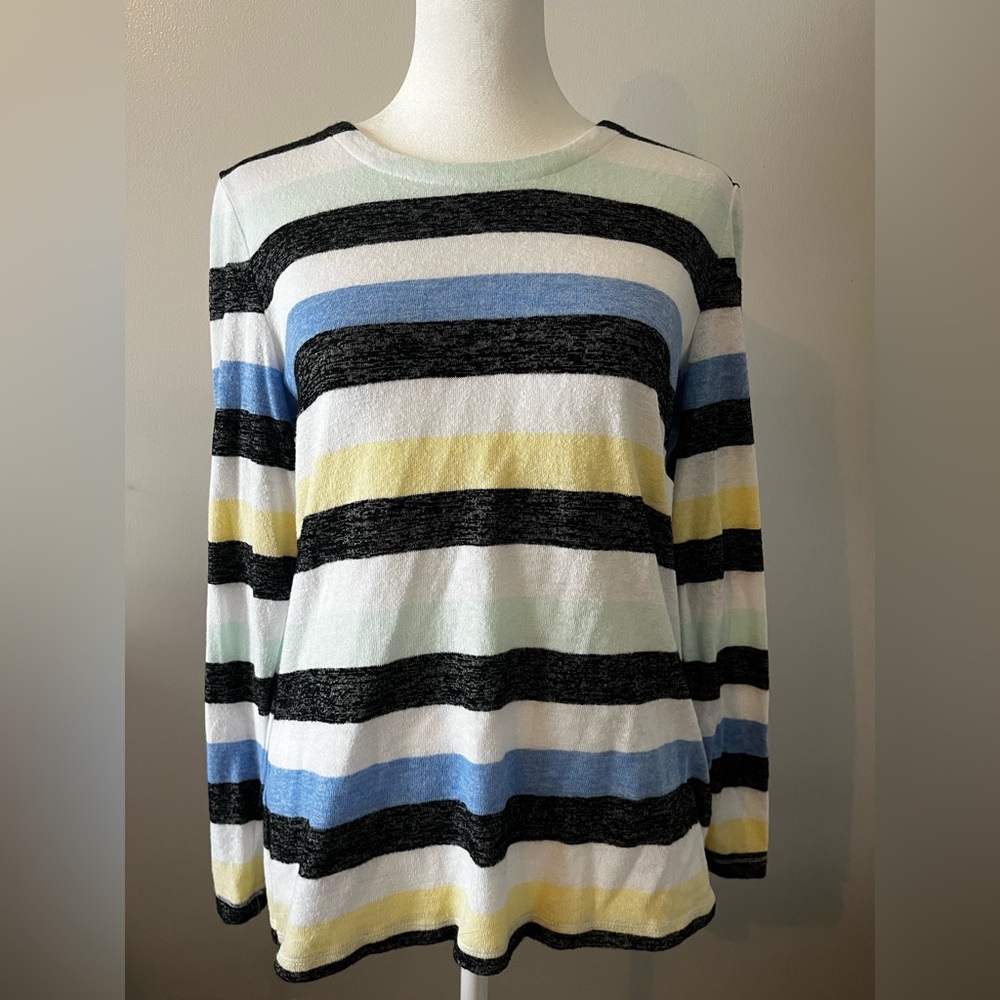 T by Talbots  Long Sleeve Shirt with Keyhole Back